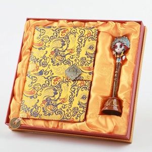 Chinese traditional opera characters and Yunjin